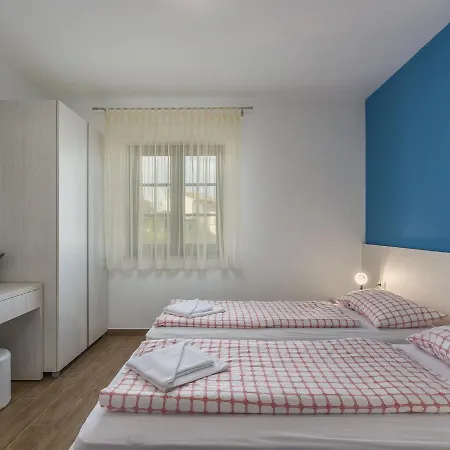 Modern With Private Pool In Dubravci Croatia *