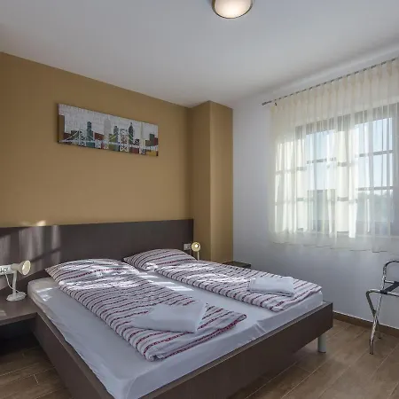 Modern With Private Pool In Dubravci Croatia וילה